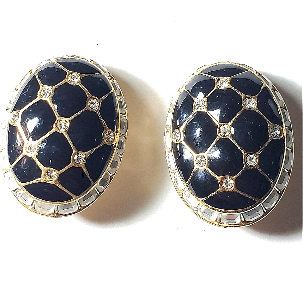 Vintage Signed Swarovski Black Quilted Design Clear Rhinestone Clip Ea 106$